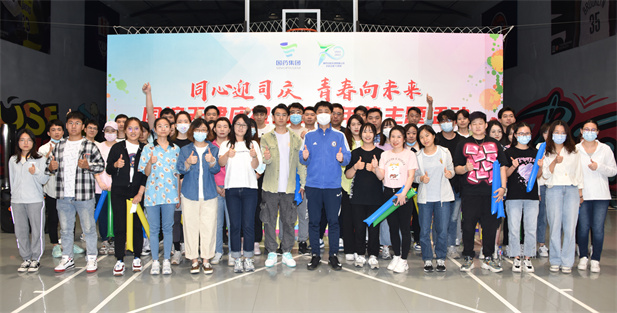2022年，公司团员青年开展五四运动合影1.jpg