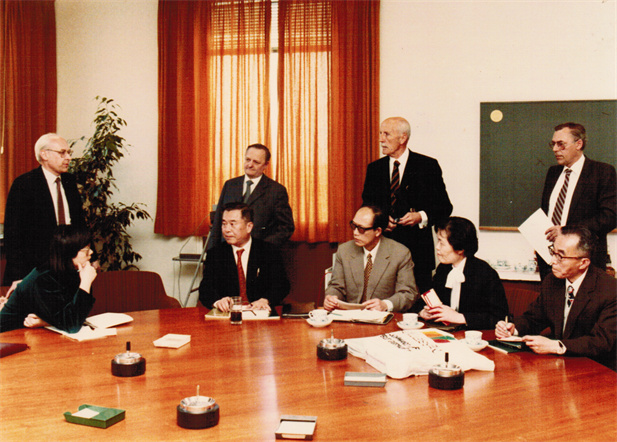 1978年，许文思向导上海医药工业研究院代表团在德国赫斯特公司考察。1994年许文思中选首批中国工程院院士。.jpg