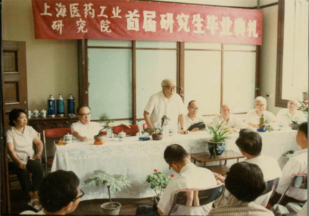 1978年，上海医药工业研究院第一届研究生结业仪式。.jpg