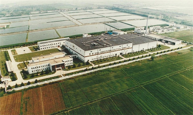1982年，pg电子外贸与瑞典法玛西亚普强公司合资建设华瑞制药有限公司；鹬埔┦堑谝患抑腥鸷献势笠。.jpg