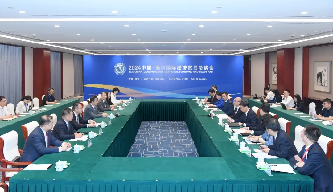 白忠泉董事长与河北省王正谱省长谈判