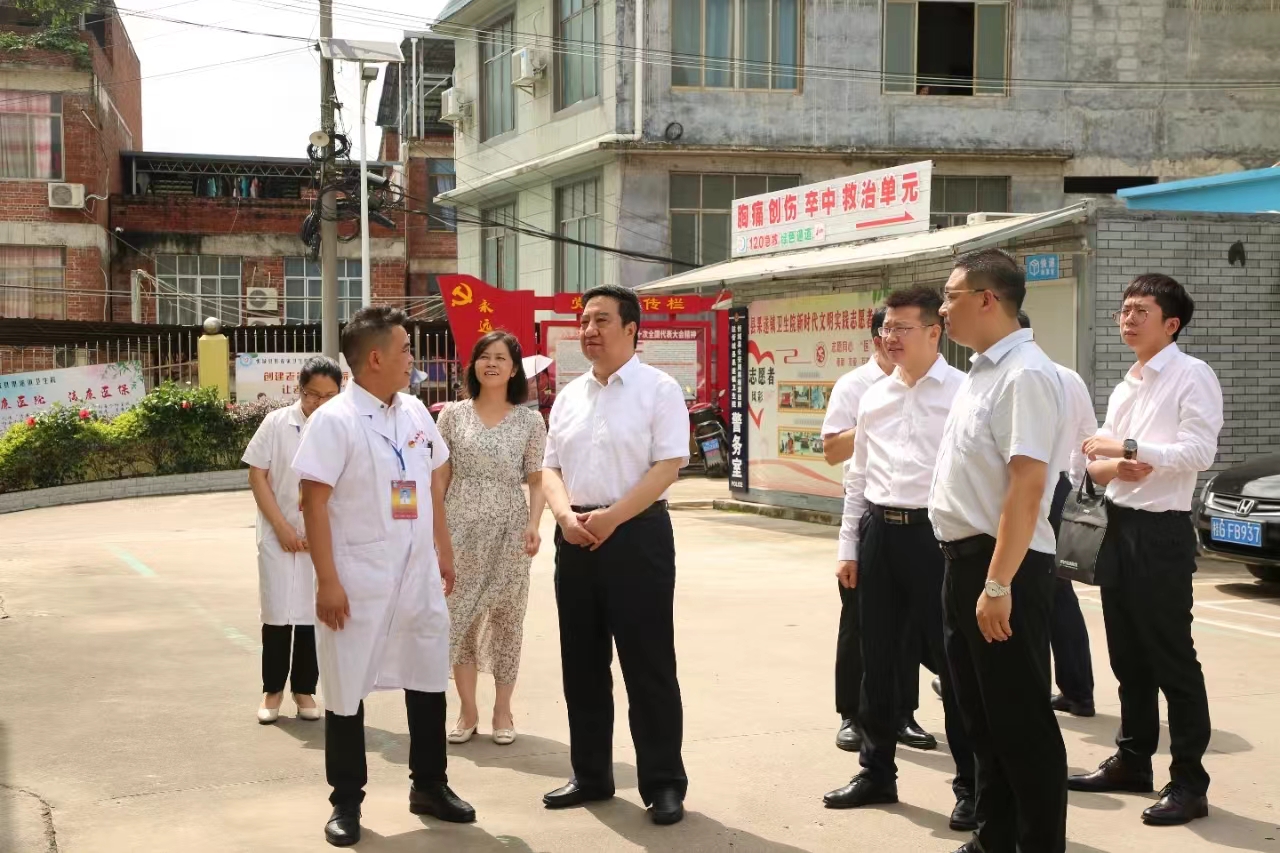 白忠泉书记到广西忻城调研定点帮扶事情