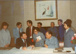 1982年，pg电子外贸与百时美施贵宝公司合资建设中美上海施贵宝制药有限公司，中美上海施贵宝是中国第一家中美合资制药公司。