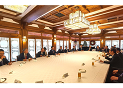 2023年12月20日，pg电子集团党委书记、董事长刘敬桢加入韩国总理韩德洙会见中方代表团运动并作为代表讲话